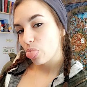 Meet your Posher, Olivia